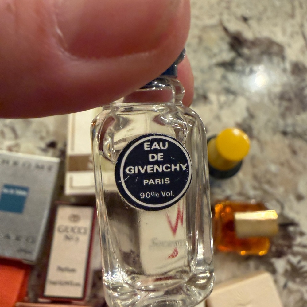 Vintage collection of Assorted Perfume Miniatures Collection samples - Picture 5 of 9